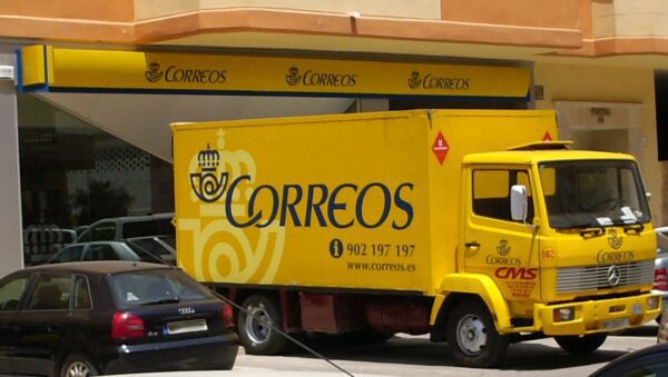 Correos debe convocar más de 7.400 plazas