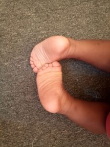 Pies de un bebé recién nacido