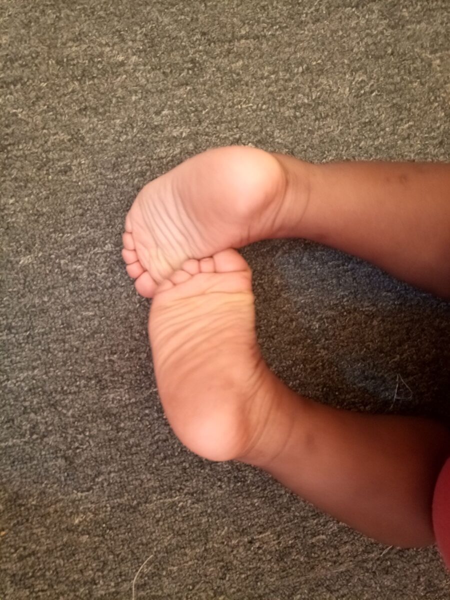 Pies de un bebé recién nacido